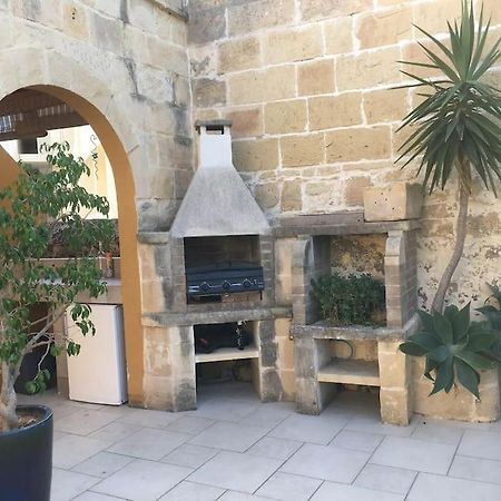 Studio Apartment With Pool In House Of Character. Birkirkara Extérieur photo