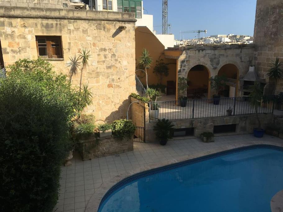 Studio Apartment With Pool In House Of Character. Birkirkara Extérieur photo
